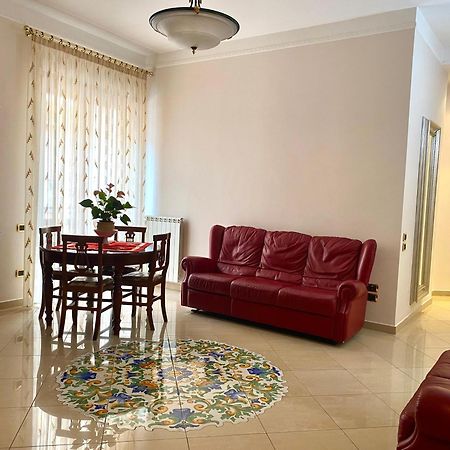 Appartamento A Casa Di Don Peppino Salerno Esterno foto