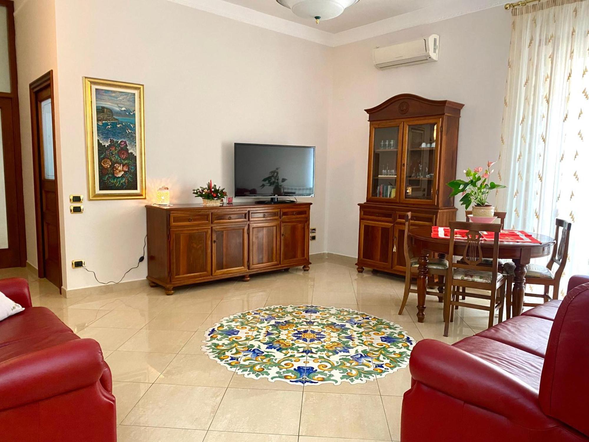 Appartamento A Casa Di Don Peppino Salerno Esterno foto